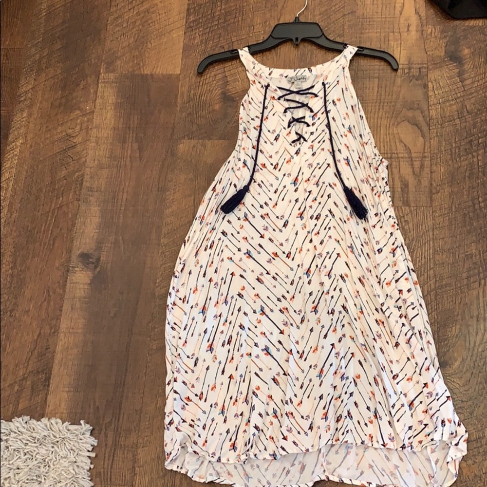 Super cute arrow dress!
